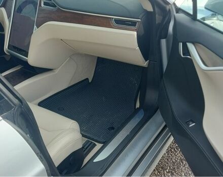 Серый Тесла Модель С, объемом двигателя 0 л и пробегом 154 тыс. км за 19999 $, фото 12 на Automoto.ua