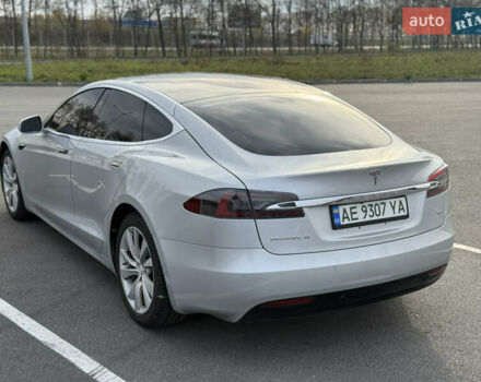 Серый Тесла Модель С, объемом двигателя 0 л и пробегом 141 тыс. км за 18350 $, фото 16 на Automoto.ua