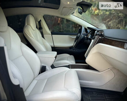 Серый Тесла Модель С, объемом двигателя 0 л и пробегом 83 тыс. км за 22000 $, фото 36 на Automoto.ua