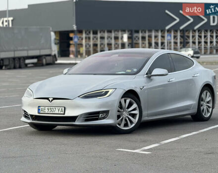 Серый Тесла Модель С, объемом двигателя 0 л и пробегом 141 тыс. км за 18350 $, фото 1 на Automoto.ua