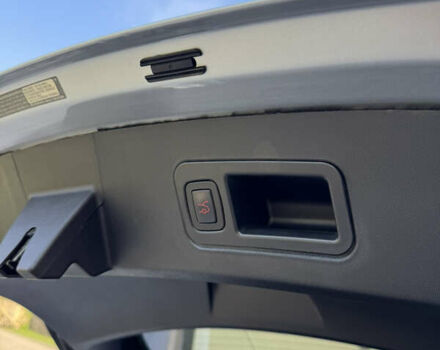 Серый Тесла Модель С, объемом двигателя 0 л и пробегом 135 тыс. км за 27500 $, фото 40 на Automoto.ua