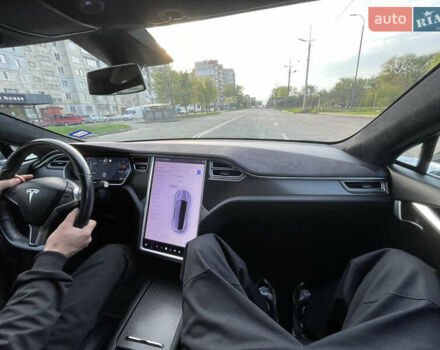 Тесла Модель С 2017 у Хмельницькому на Automoto.ua Сірий Тесла Модель С, об'ємом двигуна 0 л та пробігом 92 тис. км за 25888 $, фото 27 на Automoto.ua