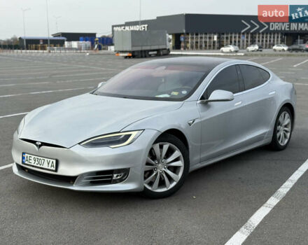 Серый Тесла Модель С, объемом двигателя 0 л и пробегом 141 тыс. км за 18350 $, фото 8 на Automoto.ua