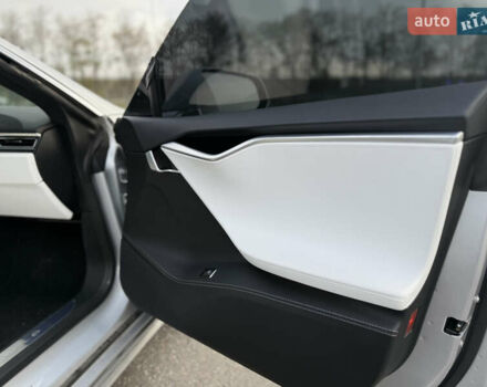 Серый Тесла Модель С, объемом двигателя 0 л и пробегом 141 тыс. км за 18350 $, фото 31 на Automoto.ua