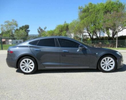 Серый Тесла Модель С, объемом двигателя 0 л и пробегом 54 тыс. км за 11000 $, фото 3 на Automoto.ua
