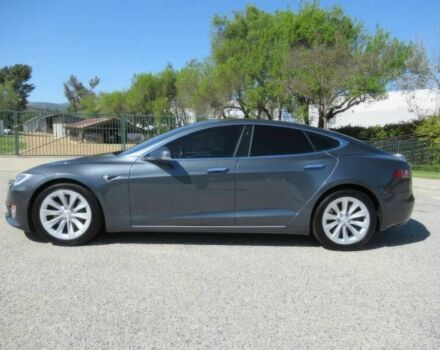 Серый Тесла Модель С, объемом двигателя 0 л и пробегом 54 тыс. км за 11000 $, фото 4 на Automoto.ua