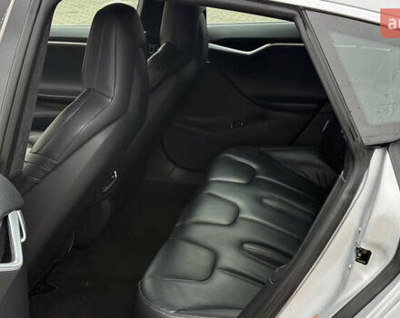 Серый Тесла Модель С, объемом двигателя 0 л и пробегом 166 тыс. км за 22500 $, фото 6 на Automoto.ua