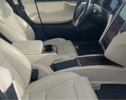 Серый Тесла Модель С, объемом двигателя 0 л и пробегом 154 тыс. км за 19999 $, фото 15 на Automoto.ua