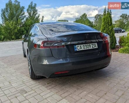 Серый Тесла Модель С, объемом двигателя 0 л и пробегом 74 тыс. км за 59000 $, фото 7 на Automoto.ua