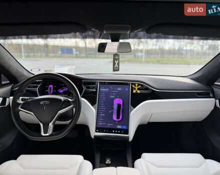 Серый Тесла Модель С, объемом двигателя 0 л и пробегом 141 тыс. км за 18350 $, фото 3 на Automoto.ua