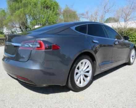 Серый Тесла Модель С, объемом двигателя 0 л и пробегом 54 тыс. км за 11000 $, фото 5 на Automoto.ua
