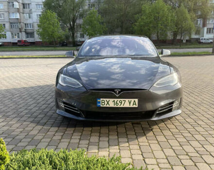 Тесла Модель С 2017 у Хмельницькому на Automoto.ua Сірий Тесла Модель С, об'ємом двигуна 0 л та пробігом 92 тис. км за 25888 $, фото 3 на Automoto.ua