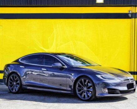 Серый Тесла Модель С, объемом двигателя 0 л и пробегом 54 тыс. км за 13000 $, фото 2 на Automoto.ua