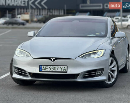 Серый Тесла Модель С, объемом двигателя 0 л и пробегом 141 тыс. км за 18350 $, фото 15 на Automoto.ua
