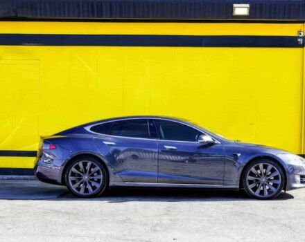 Серый Тесла Модель С, объемом двигателя 0 л и пробегом 54 тыс. км за 13000 $, фото 3 на Automoto.ua