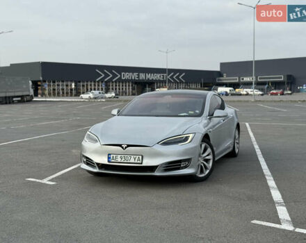 Серый Тесла Модель С, объемом двигателя 0 л и пробегом 141 тыс. км за 18350 $, фото 6 на Automoto.ua