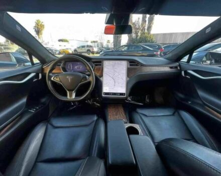 Серый Тесла Модель С, объемом двигателя 0 л и пробегом 49 тыс. км за 20000 $, фото 8 на Automoto.ua