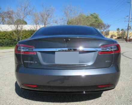 Серый Тесла Модель С, объемом двигателя 0 л и пробегом 54 тыс. км за 11000 $, фото 6 на Automoto.ua