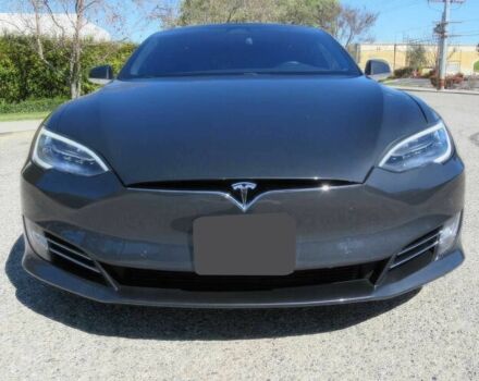 Серый Тесла Модель С, объемом двигателя 0 л и пробегом 54 тыс. км за 11000 $, фото 1 на Automoto.ua