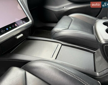 Серый Тесла Модель С, объемом двигателя 0 л и пробегом 128 тыс. км за 18300 $, фото 15 на Automoto.ua