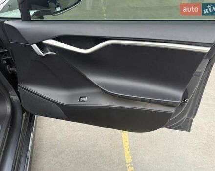 Серый Тесла Модель С, объемом двигателя 0 л и пробегом 111 тыс. км за 20500 $, фото 48 на Automoto.ua