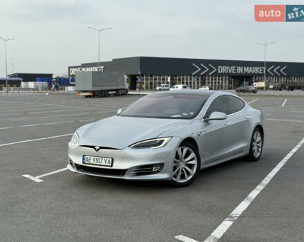 Серый Тесла Модель С, объемом двигателя 0 л и пробегом 141 тыс. км за 18350 $, фото 5 на Automoto.ua