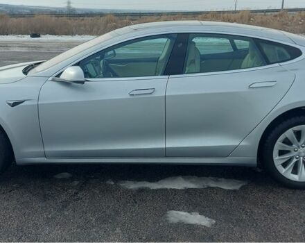 Серый Тесла Модель С, объемом двигателя 0 л и пробегом 154 тыс. км за 19999 $, фото 2 на Automoto.ua