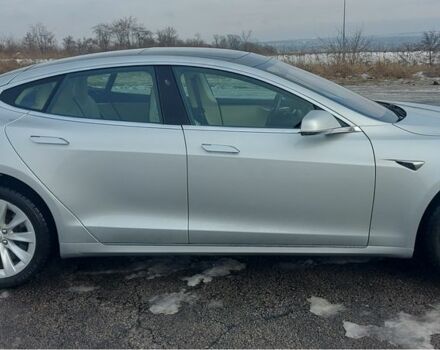 Серый Тесла Модель С, объемом двигателя 0 л и пробегом 154 тыс. км за 19999 $, фото 6 на Automoto.ua