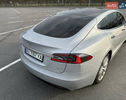 Серый Тесла Модель С, объемом двигателя 0 л и пробегом 141 тыс. км за 18350 $, фото 13 на Automoto.ua