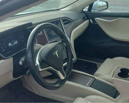 Серый Тесла Модель С, объемом двигателя 0 л и пробегом 154 тыс. км за 19999 $, фото 8 на Automoto.ua