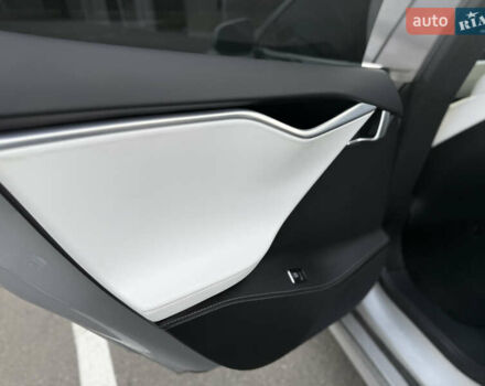 Серый Тесла Модель С, объемом двигателя 0 л и пробегом 141 тыс. км за 18350 $, фото 24 на Automoto.ua