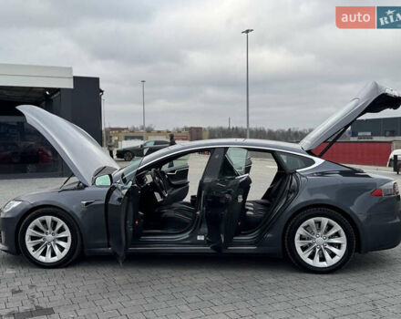 Серый Тесла Модель С, объемом двигателя 0 л и пробегом 161 тыс. км за 16700 $, фото 46 на Automoto.ua