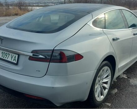 Серый Тесла Модель С, объемом двигателя 0 л и пробегом 154 тыс. км за 19999 $, фото 5 на Automoto.ua