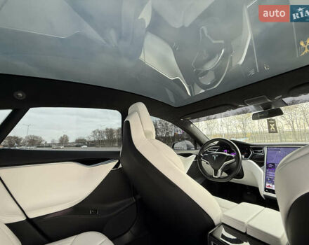 Серый Тесла Модель С, объемом двигателя 0 л и пробегом 141 тыс. км за 18350 $, фото 33 на Automoto.ua
