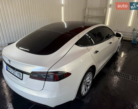 Серый Тесла Модель С, объемом двигателя 0 л и пробегом 122 тыс. км за 22000 $, фото 1 на Automoto.ua