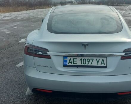 Серый Тесла Модель С, объемом двигателя 0 л и пробегом 154 тыс. км за 19999 $, фото 4 на Automoto.ua