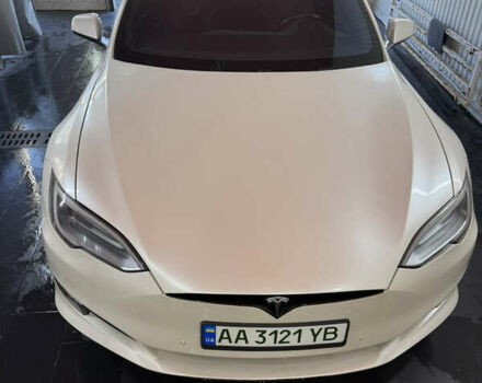 Серый Тесла Модель С, объемом двигателя 0 л и пробегом 122 тыс. км за 22000 $, фото 2 на Automoto.ua