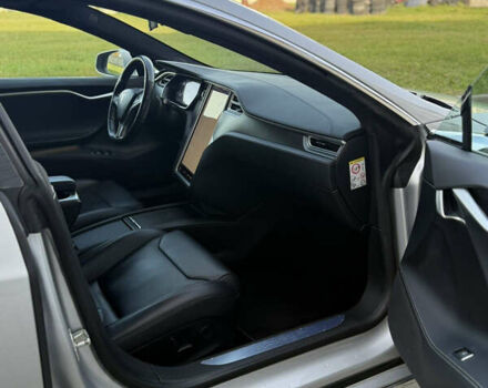 Серый Тесла Модель С, объемом двигателя 0 л и пробегом 132 тыс. км за 17200 $, фото 9 на Automoto.ua