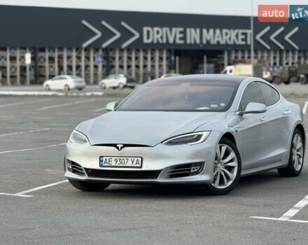 Серый Тесла Модель С, объемом двигателя 0 л и пробегом 141 тыс. км за 18350 $, фото 7 на Automoto.ua