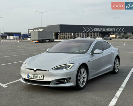 Серый Тесла Модель С, объемом двигателя 0 л и пробегом 141 тыс. км за 18350 $, фото 11 на Automoto.ua