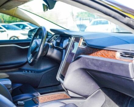 Серый Тесла Модель С, объемом двигателя 0 л и пробегом 54 тыс. км за 13000 $, фото 8 на Automoto.ua