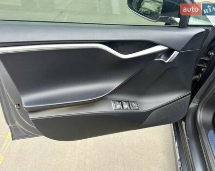 Серый Тесла Модель С, объемом двигателя 0 л и пробегом 111 тыс. км за 20500 $, фото 40 на Automoto.ua