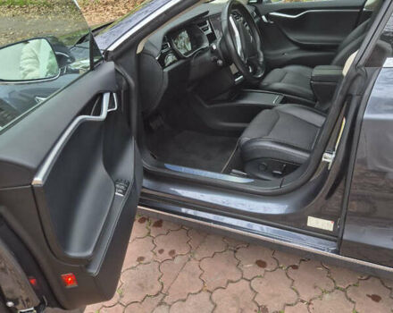 Серый Тесла Модель С, объемом двигателя 0 л и пробегом 53 тыс. км за 17300 $, фото 5 на Automoto.ua