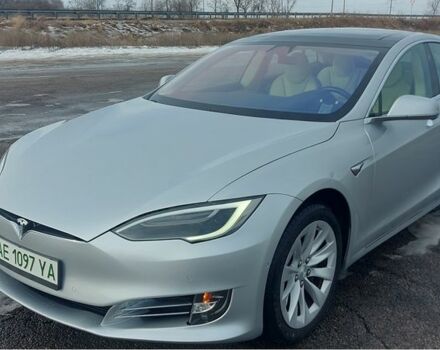 Серый Тесла Модель С, объемом двигателя 0 л и пробегом 154 тыс. км за 19999 $, фото 1 на Automoto.ua