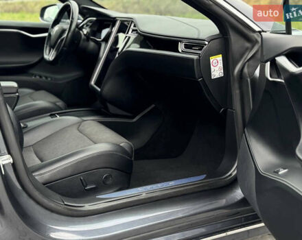 Серый Тесла Модель С, объемом двигателя 0 л и пробегом 161 тыс. км за 16700 $, фото 16 на Automoto.ua