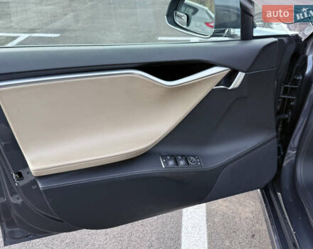 Серый Тесла Модель С, объемом двигателя 0 л и пробегом 141 тыс. км за 19000 $, фото 5 на Automoto.ua