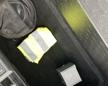 Серый Тесла Модель С, объемом двигателя 0 л и пробегом 233 тыс. км за 16800 $, фото 43 на Automoto.ua