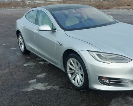 Серый Тесла Модель С, объемом двигателя 0 л и пробегом 154 тыс. км за 19999 $, фото 7 на Automoto.ua