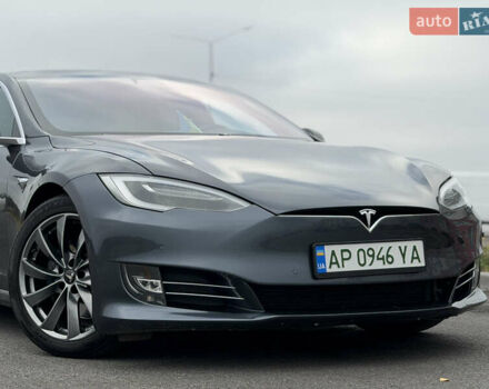 Серый Тесла Модель С, объемом двигателя 0 л и пробегом 68 тыс. км за 23999 $, фото 31 на Automoto.ua