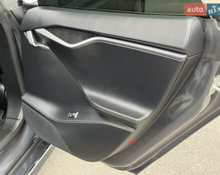 Серый Тесла Модель С, объемом двигателя 0 л и пробегом 68 тыс. км за 23999 $, фото 64 на Automoto.ua